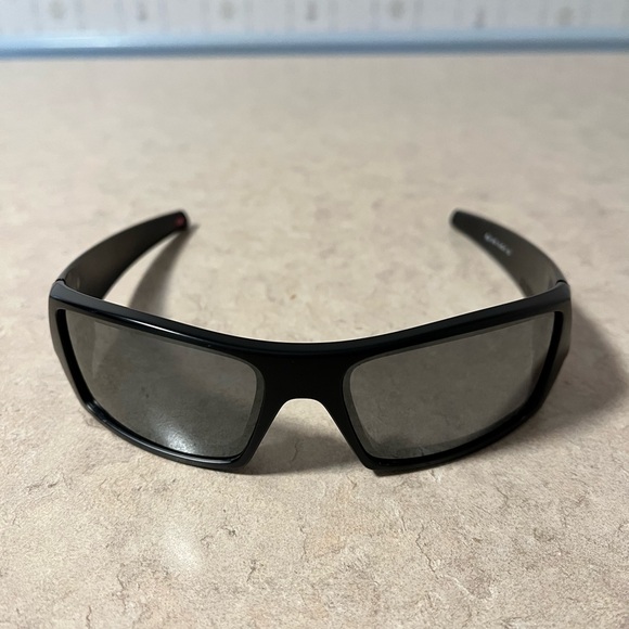 Men’s Oakley Sunglasses 😎 - Picture 1 of 6